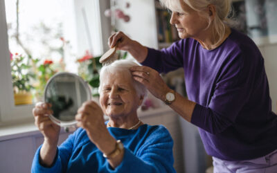 The Heart of HopeWest: Voluntarios de corte de pelo que tocan vidas