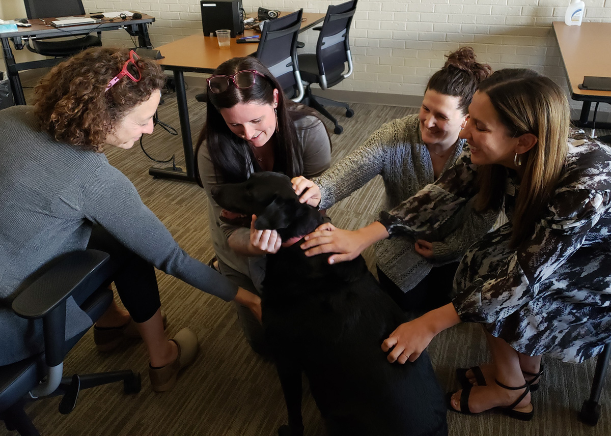 HopeWest-Pet-Therapy-Volunteer_Luna-Leslie (3)
